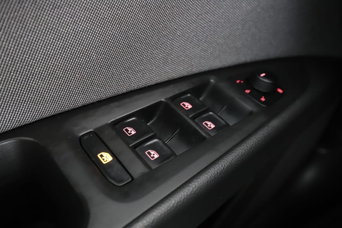 Vehicle Image 32