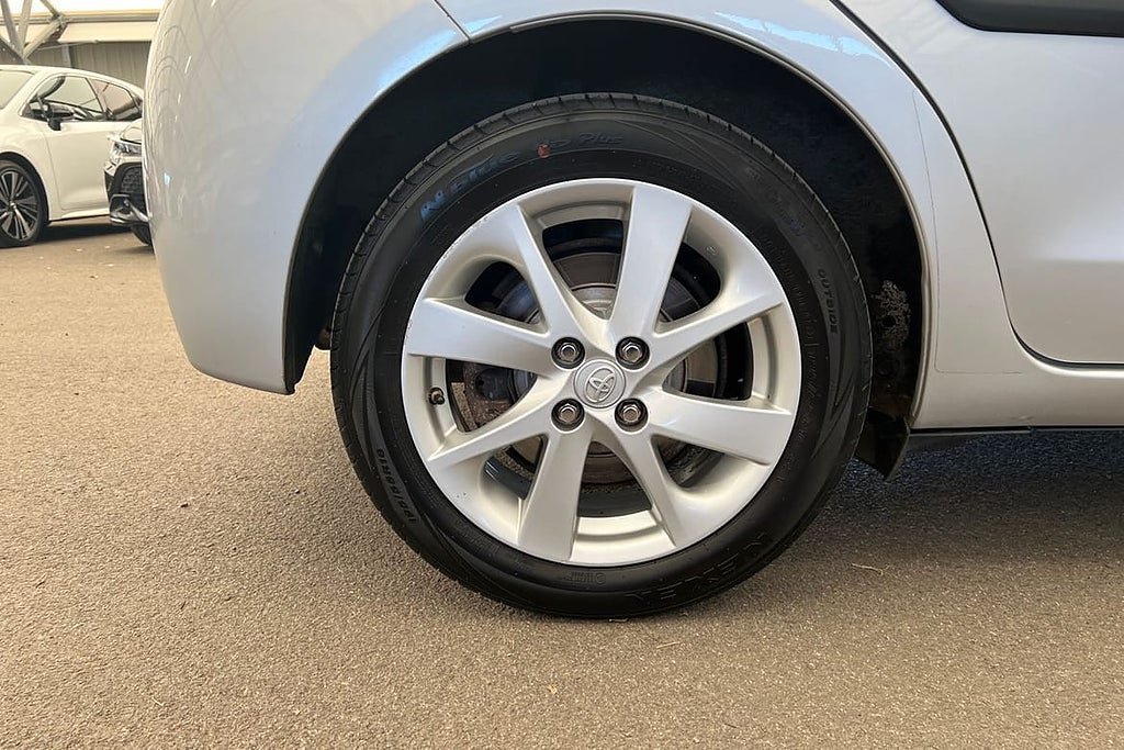 Vehicle Image 17