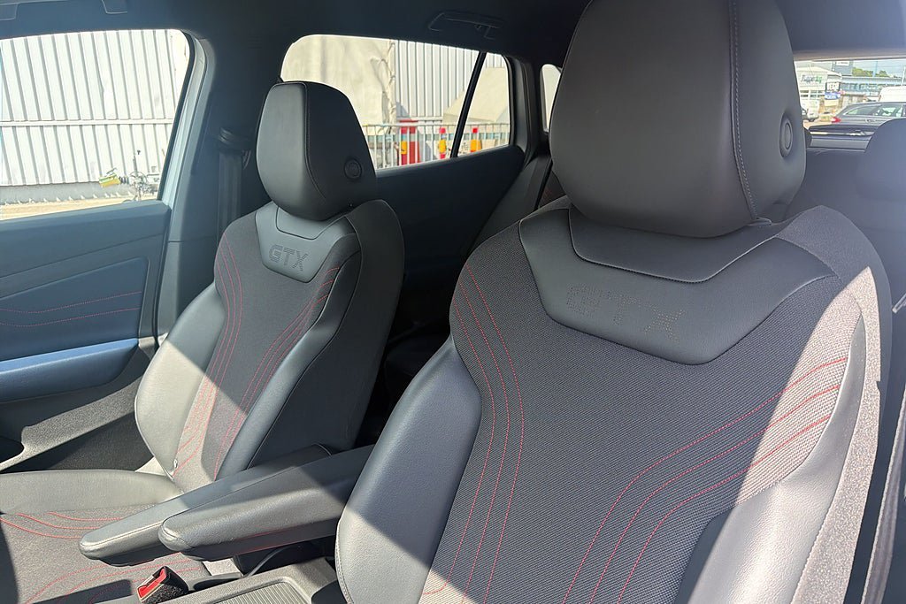 Vehicle Image 16