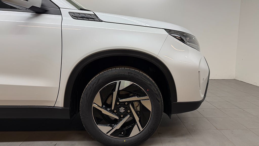 Vehicle Image 12