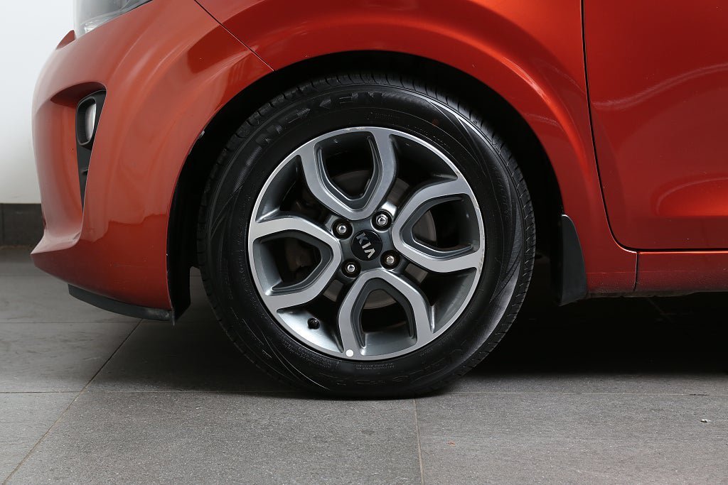 Vehicle Image 8