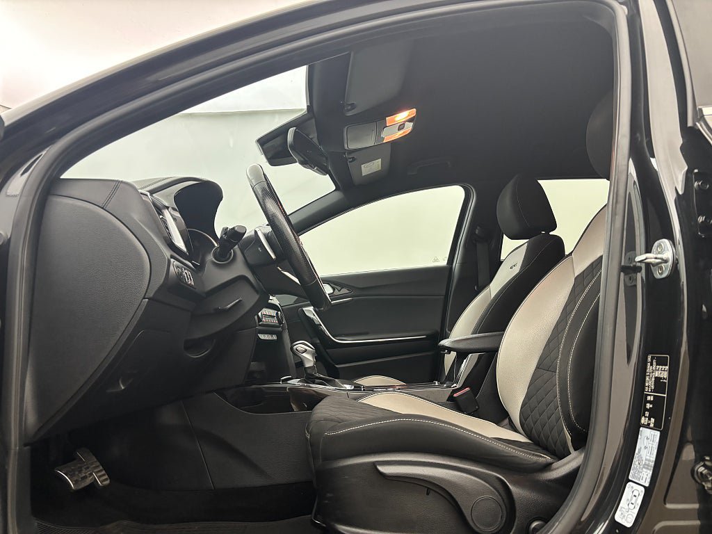 Vehicle Image 13
