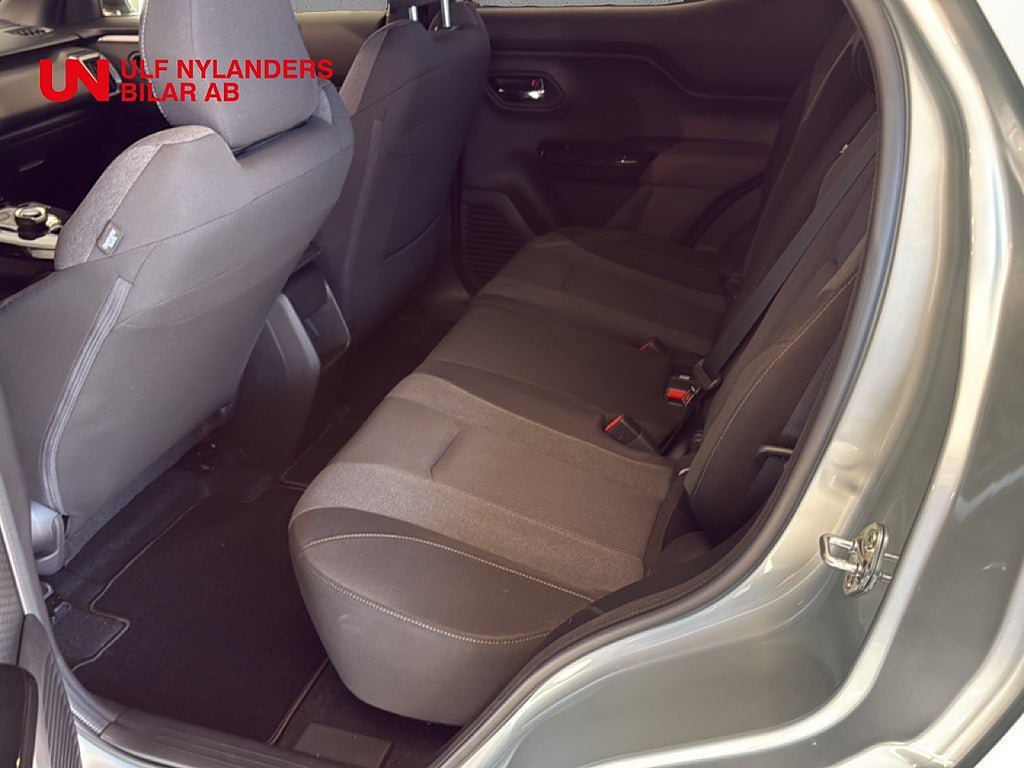 Vehicle Image 9