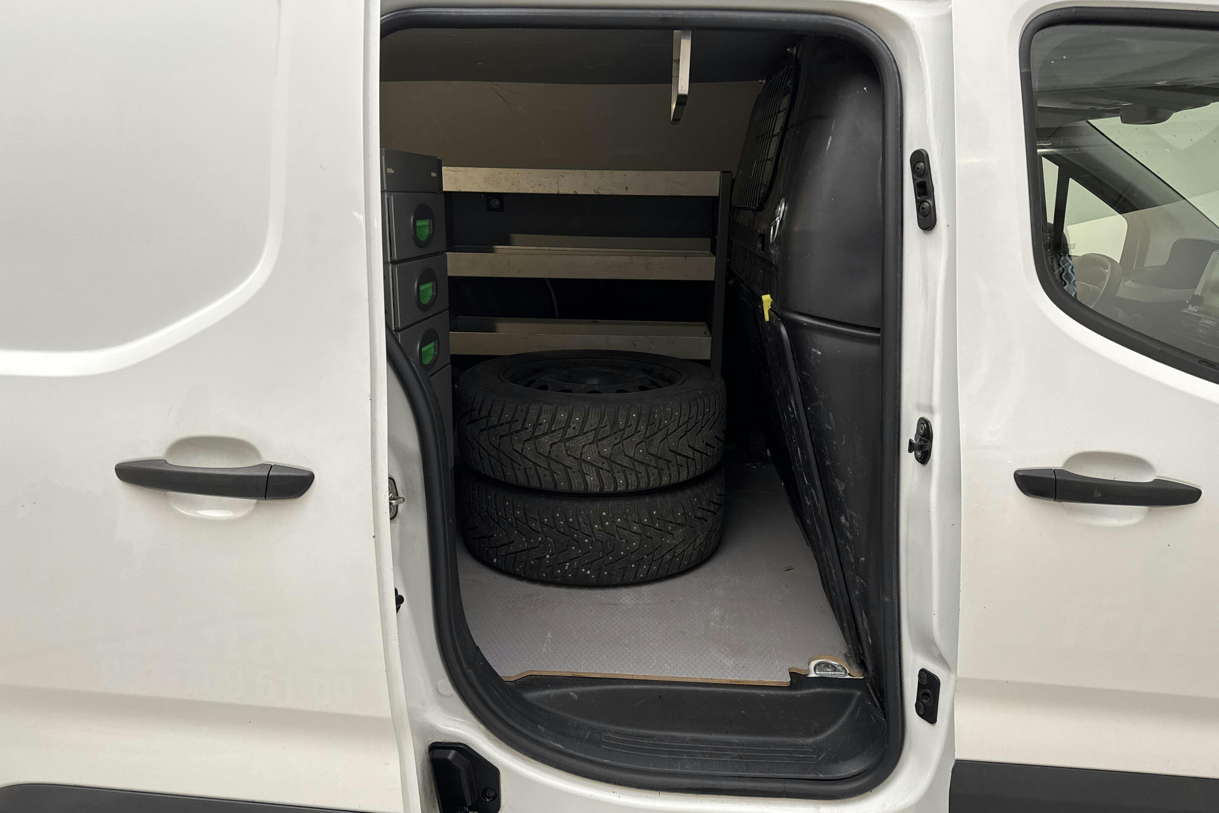 Vehicle Image 8