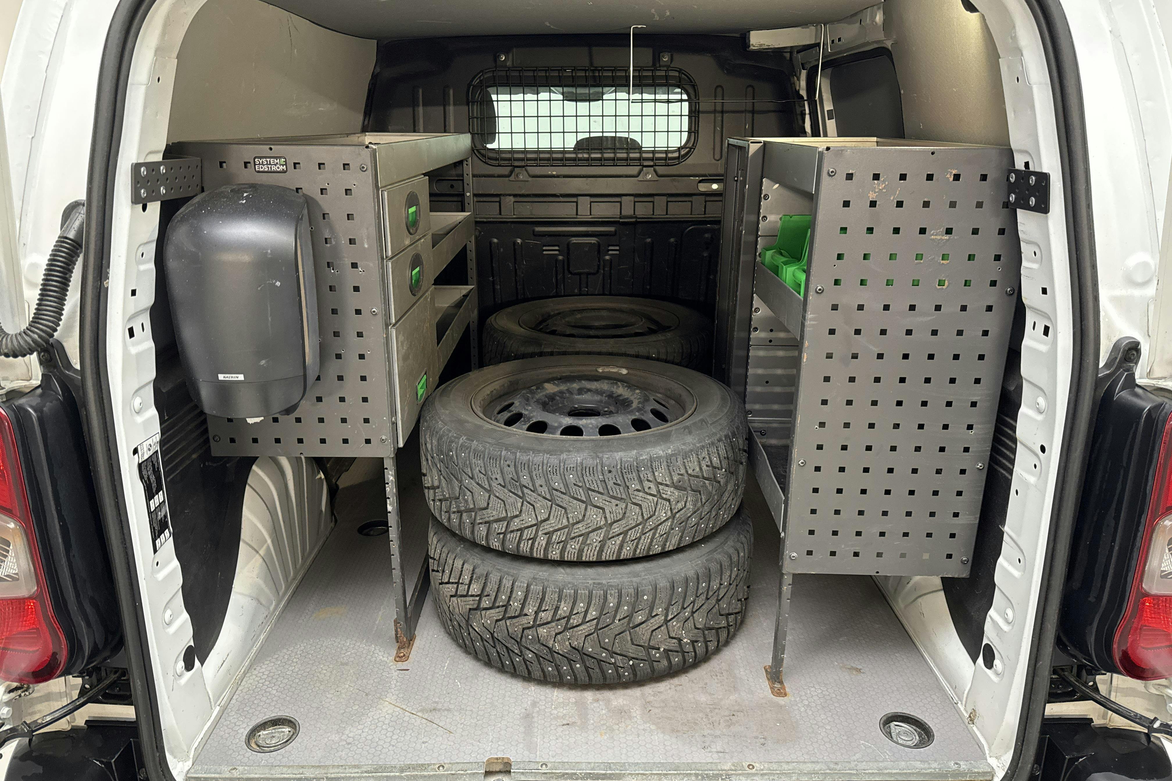 Vehicle Image 9