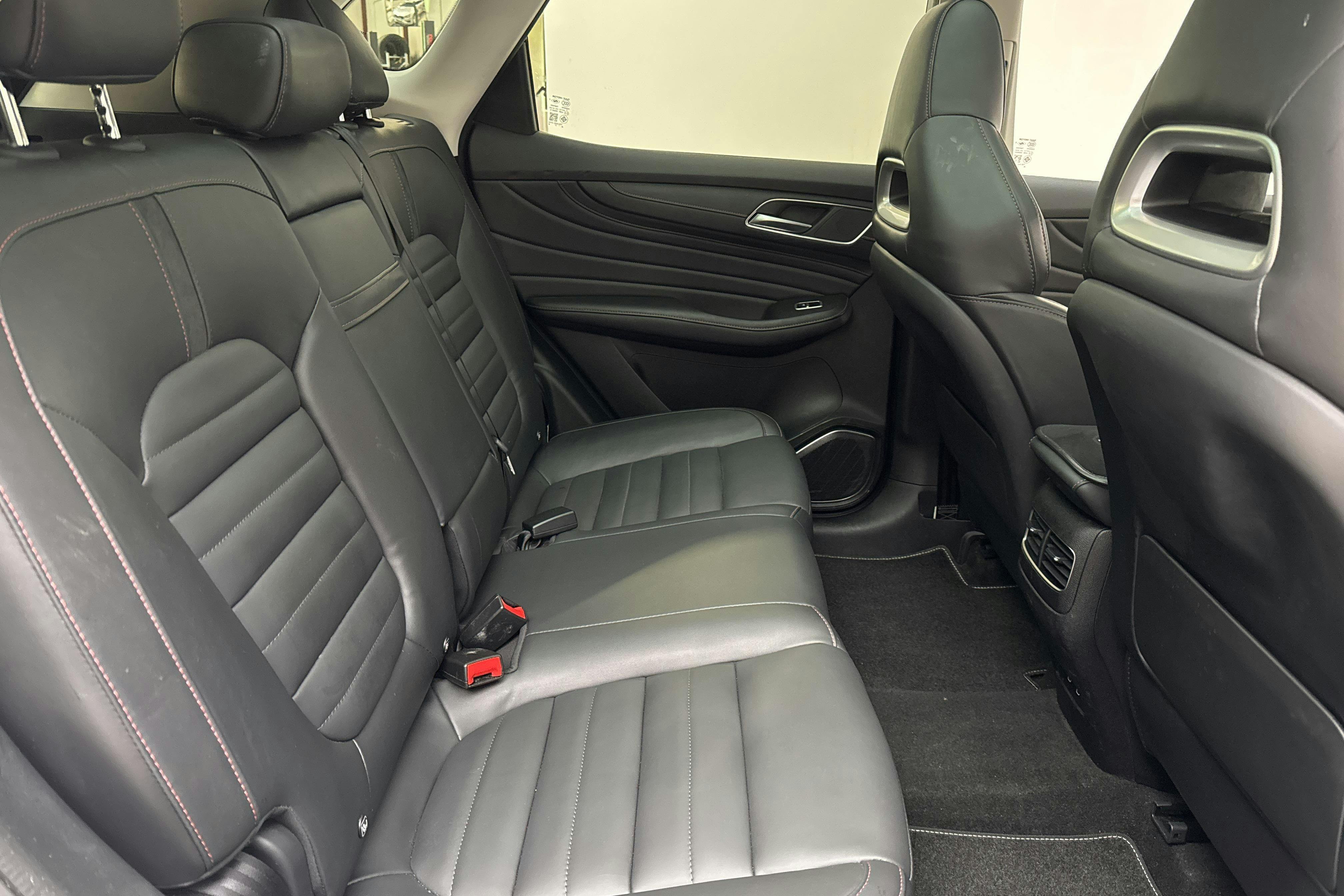 Vehicle Image 8