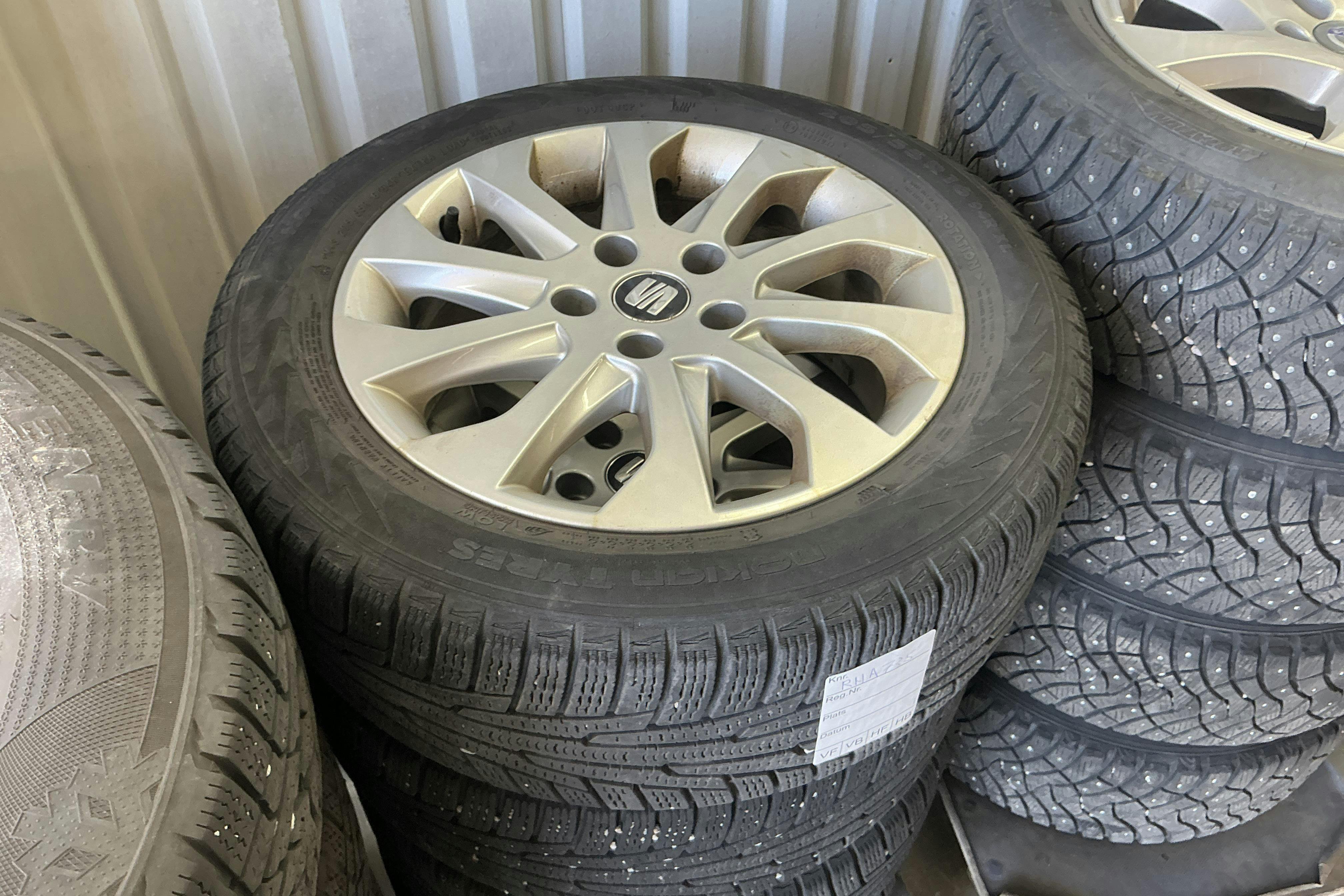 Vehicle Image 12