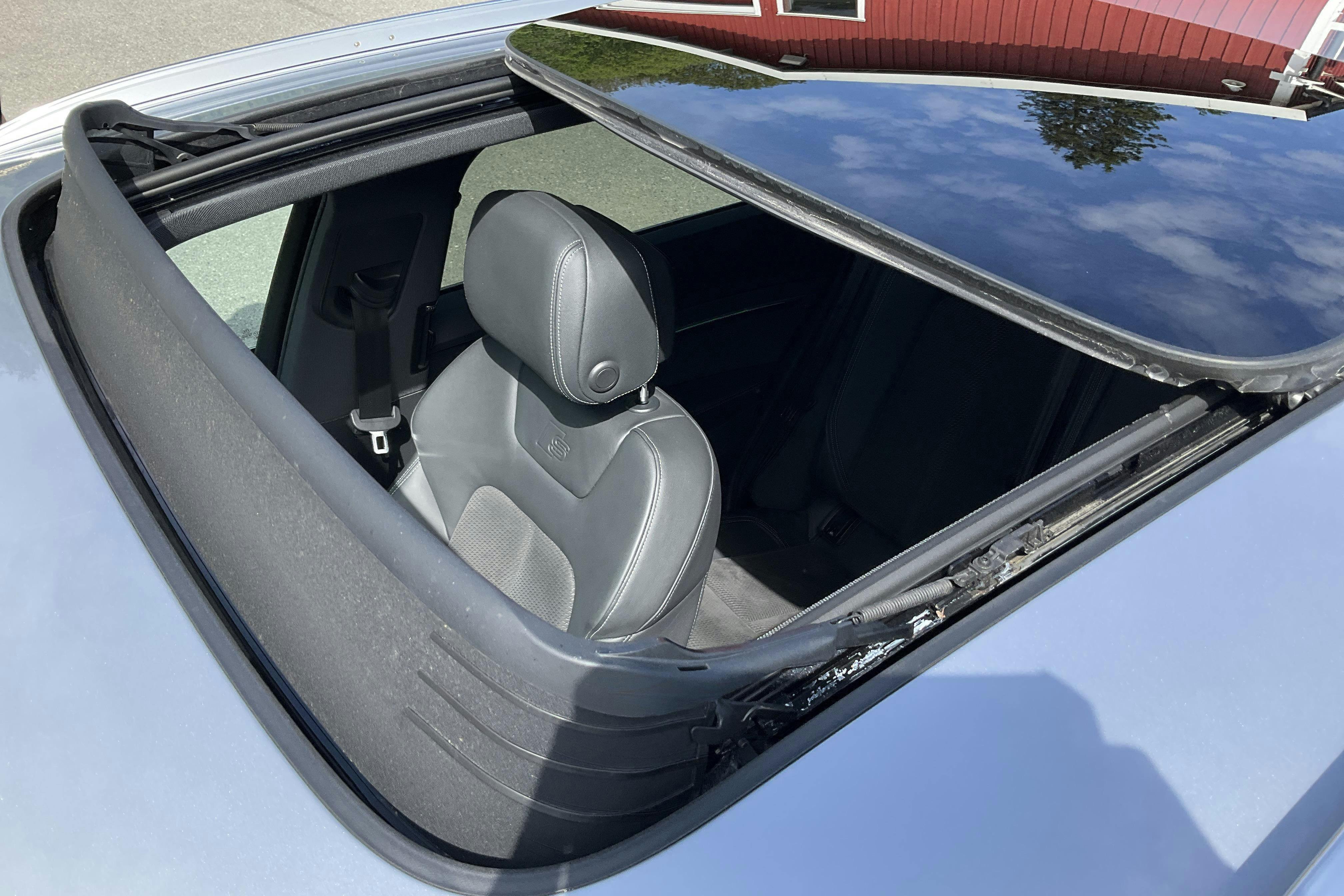 Vehicle Image 16