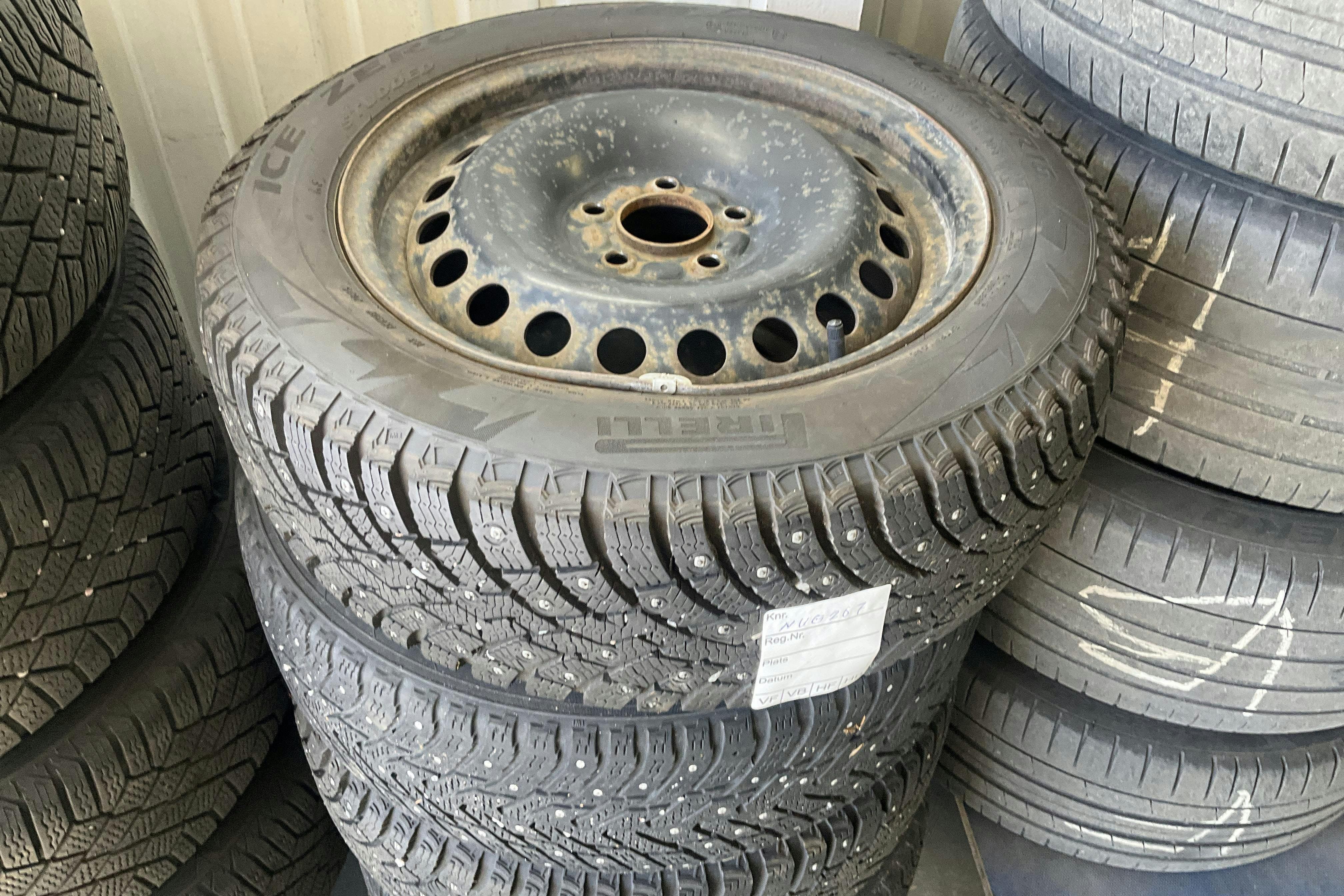 Vehicle Image 12