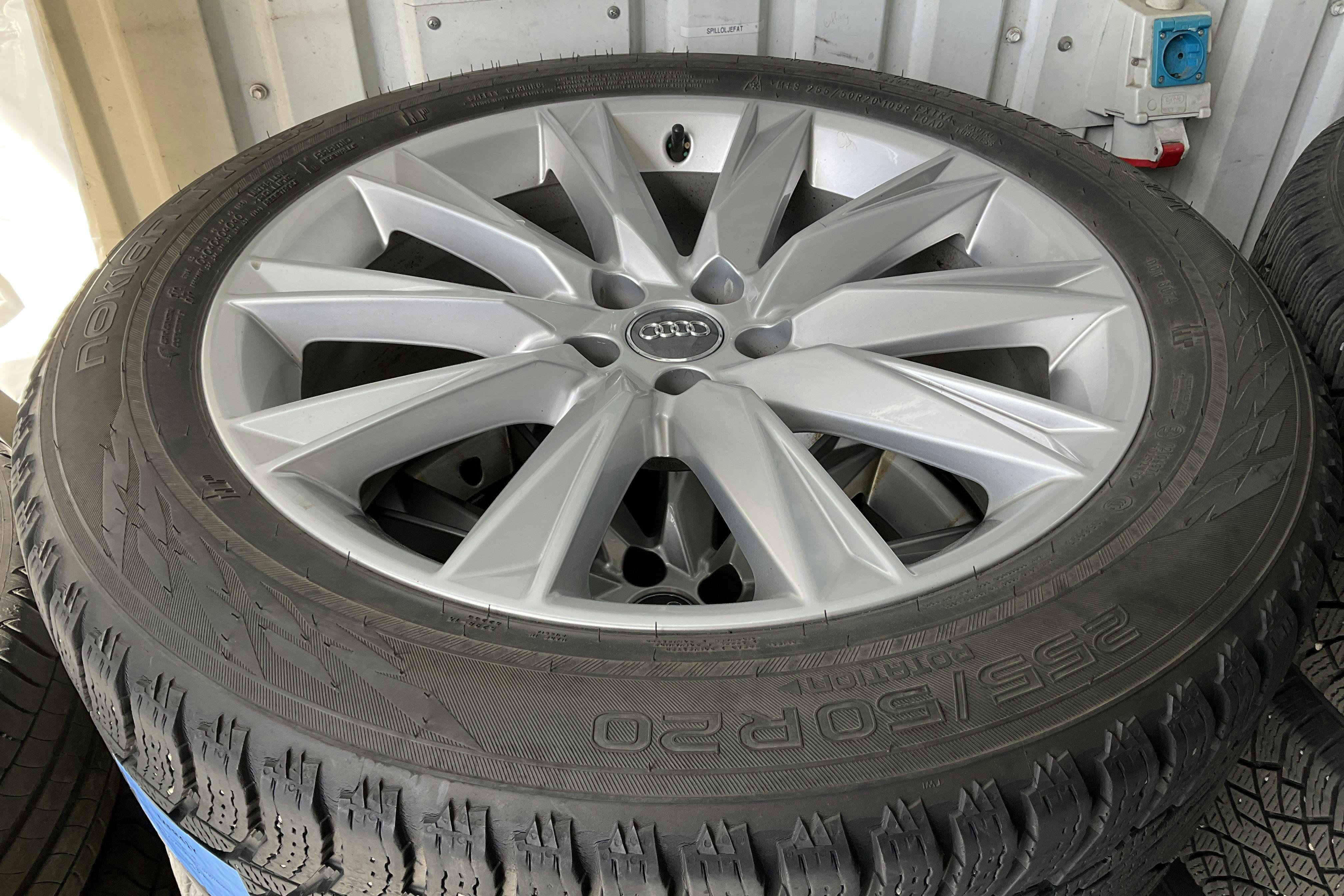 Vehicle Image 19