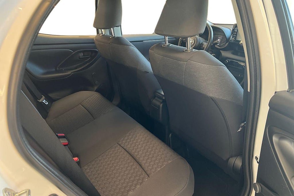 Vehicle Image 9
