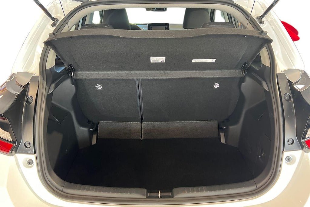 Vehicle Image 12