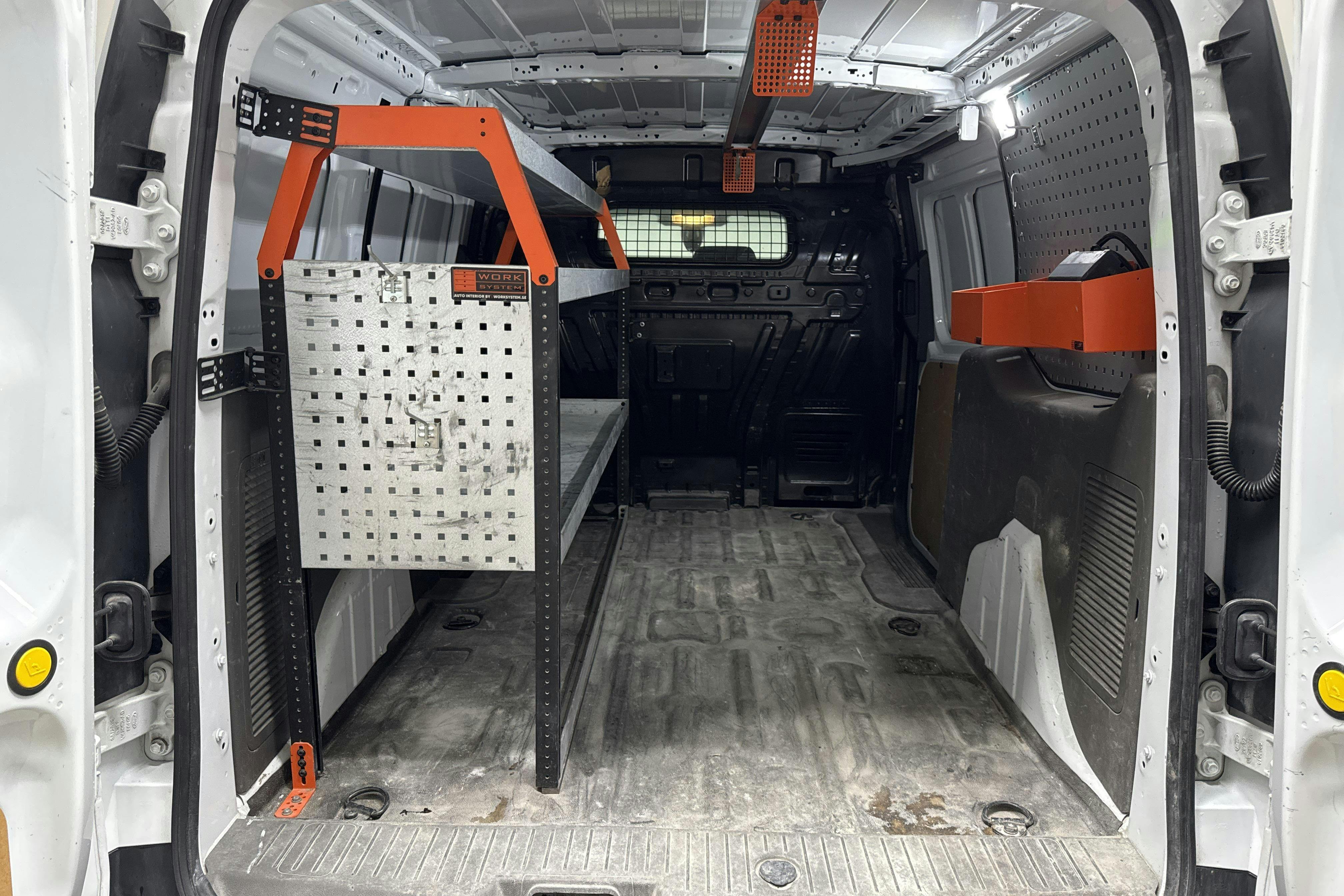 Vehicle Image 9