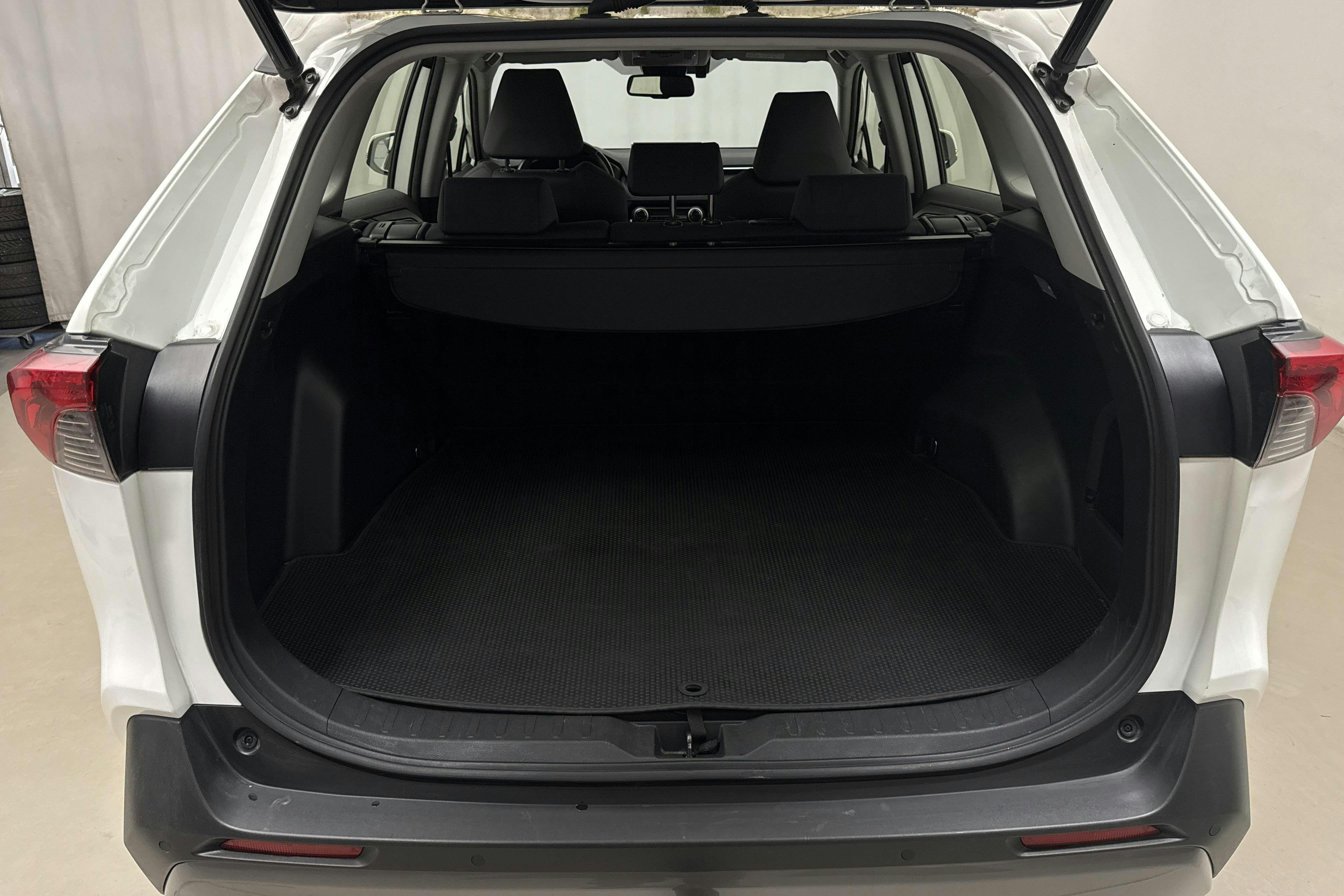 Vehicle Image 9