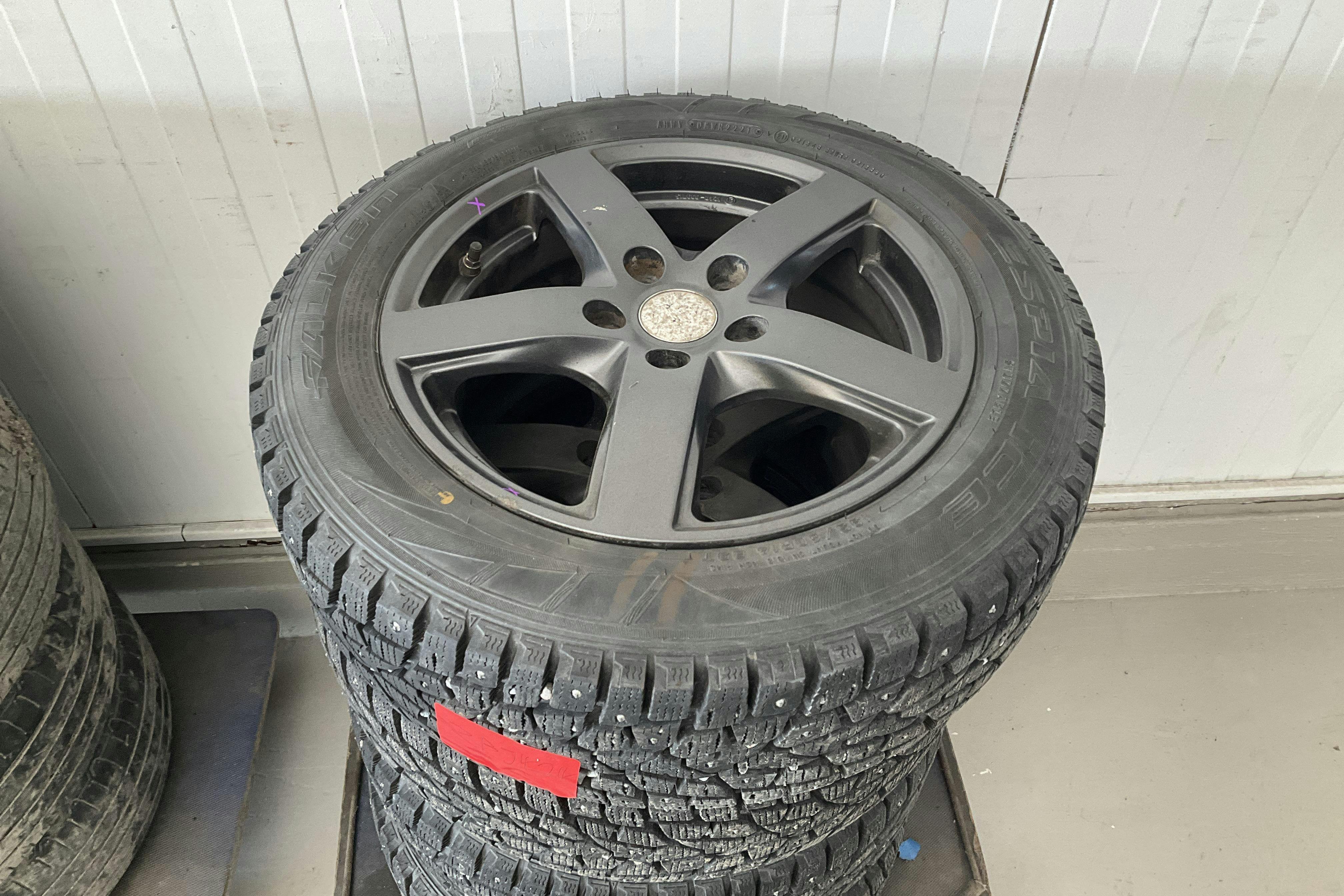 Vehicle Image 10