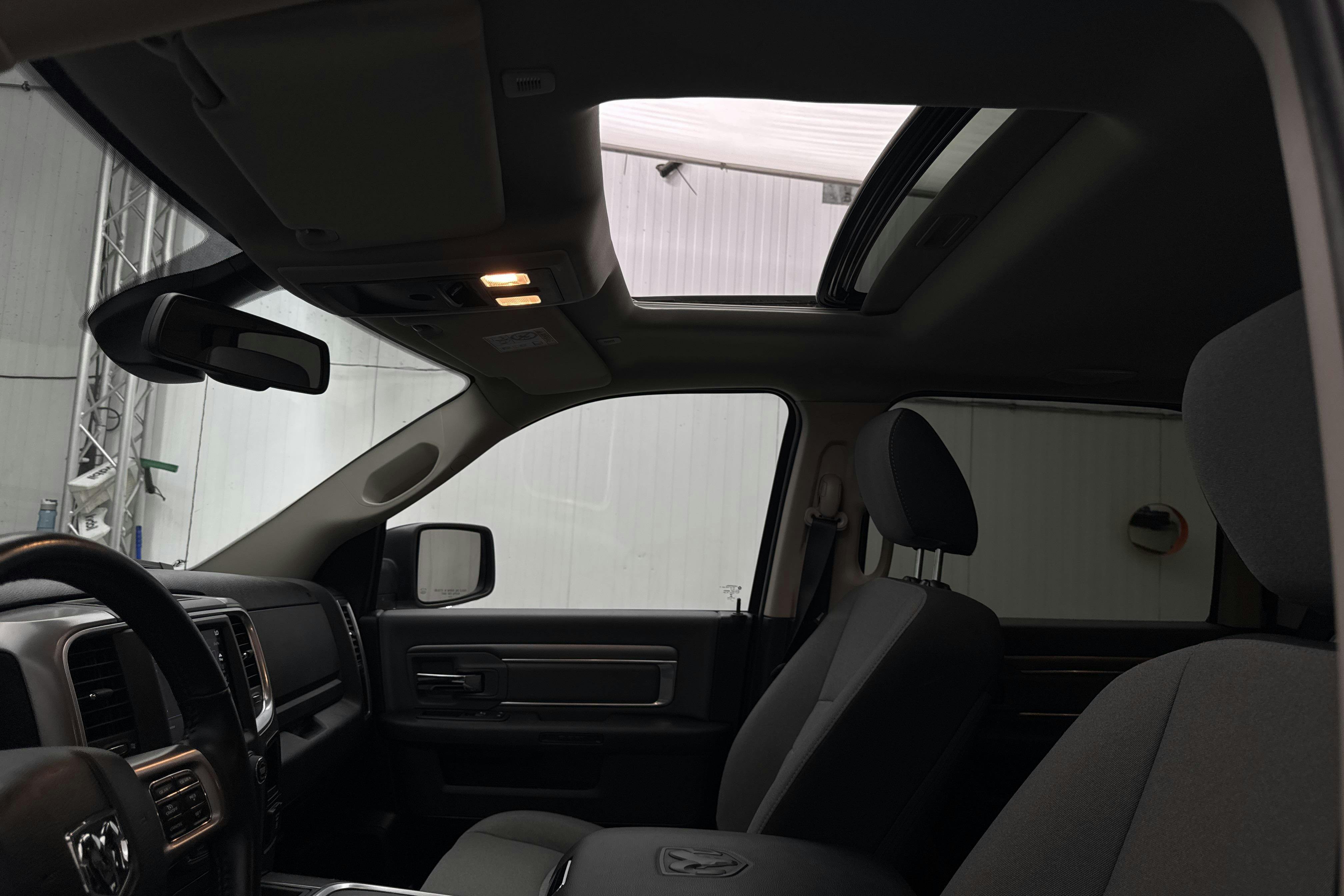 Vehicle Image 13