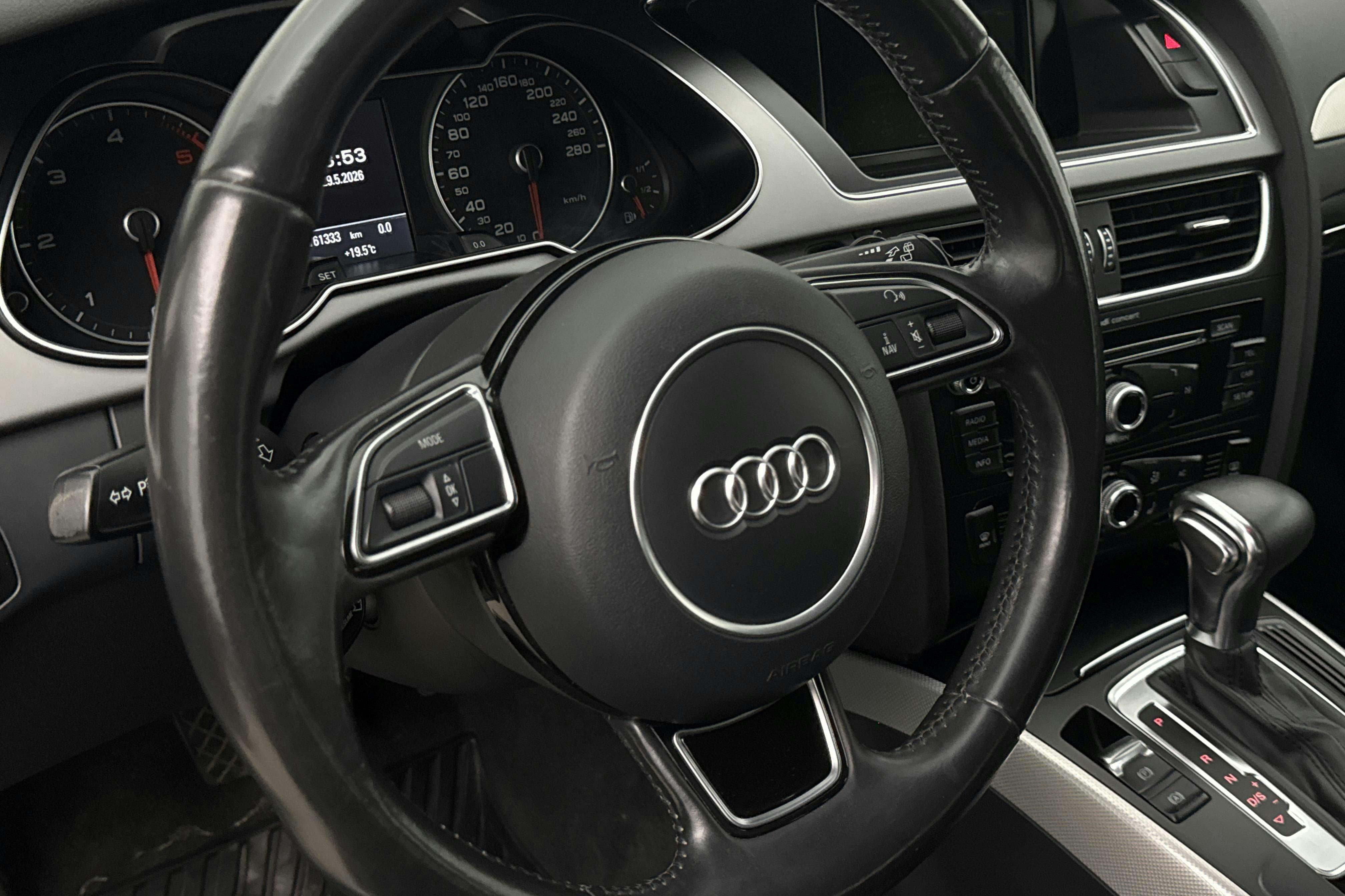 Vehicle Image 12