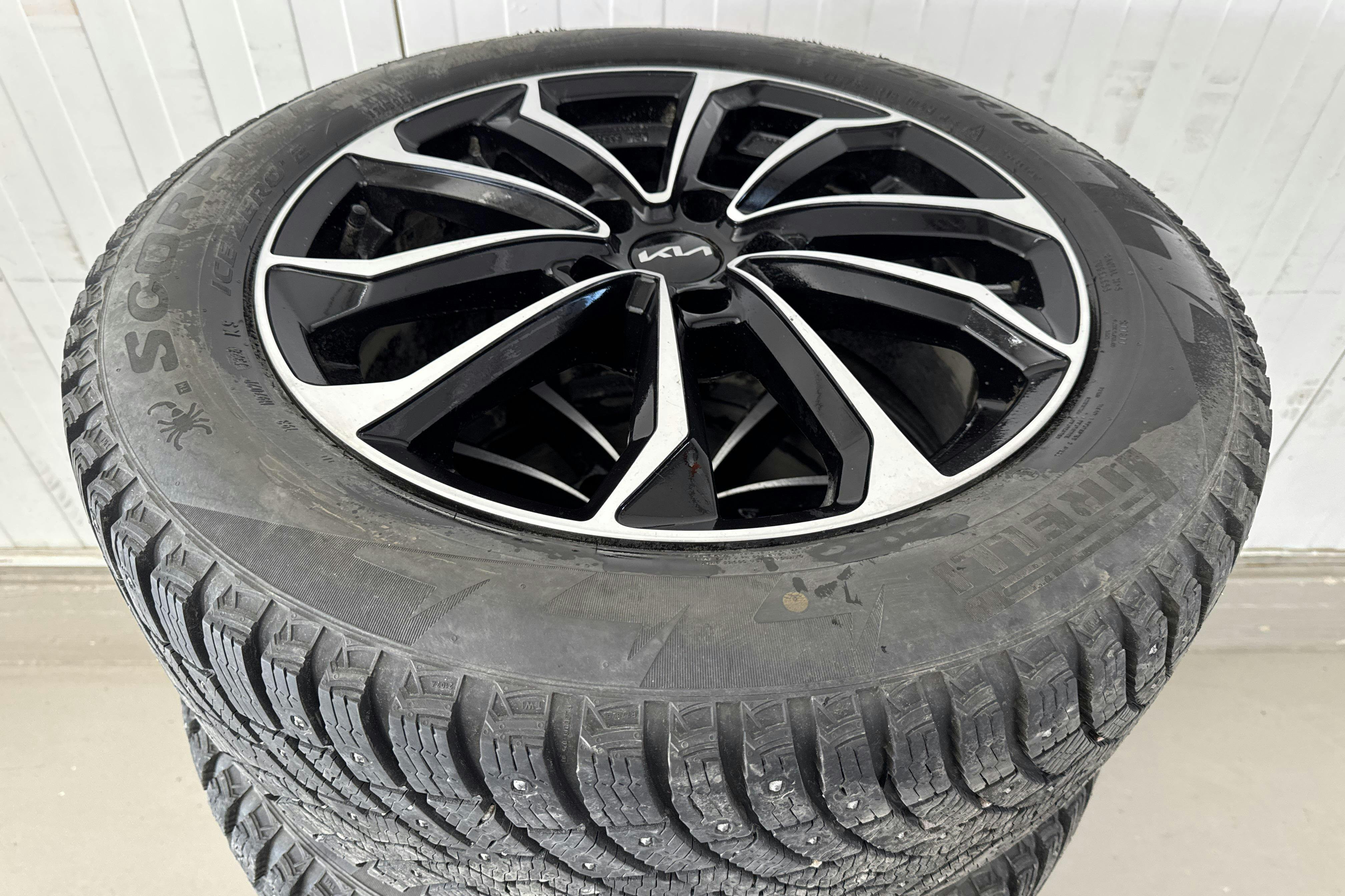 Vehicle Image 21