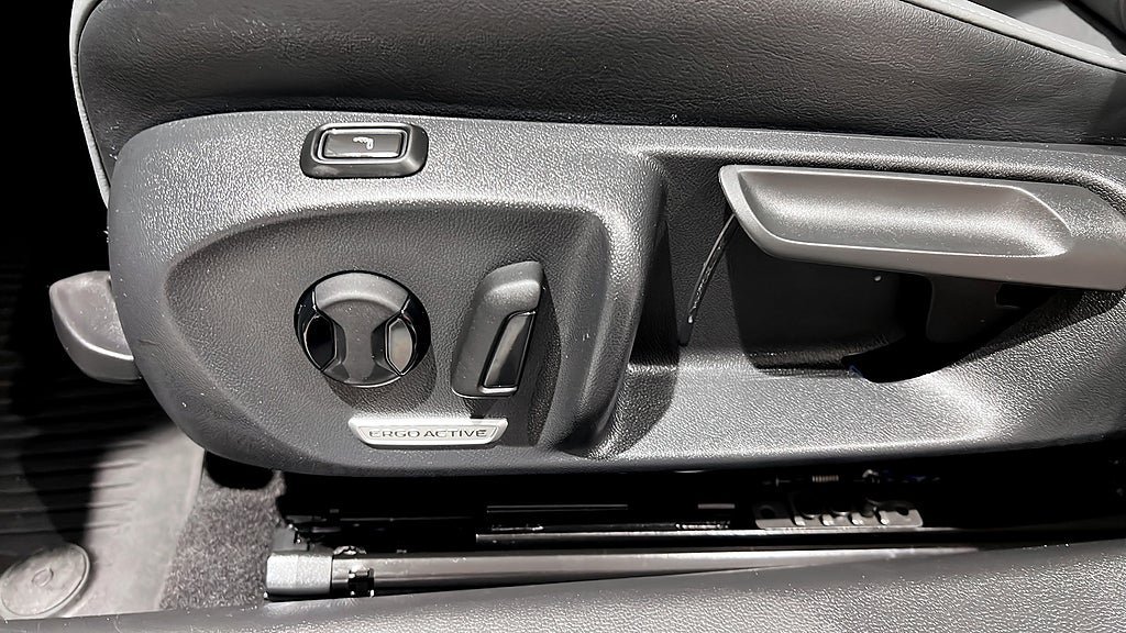 Vehicle Image 17