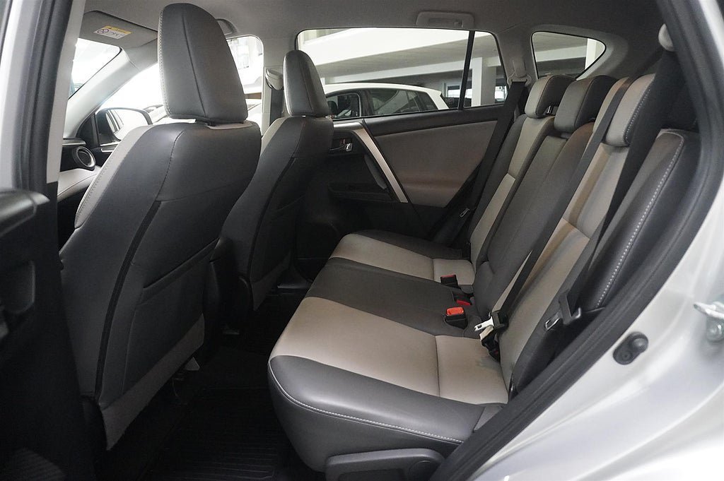 Vehicle Image 16