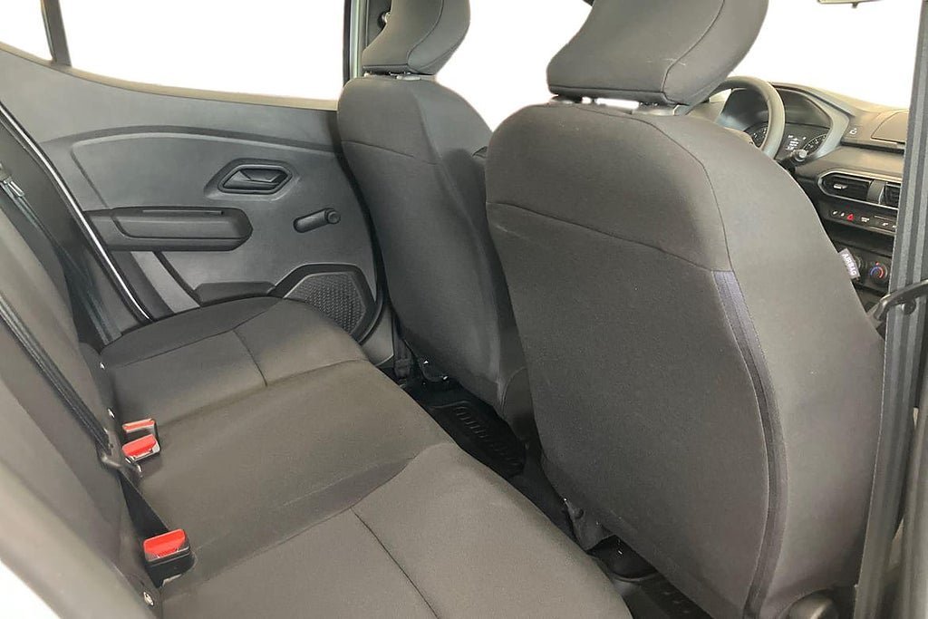 Vehicle Image 9