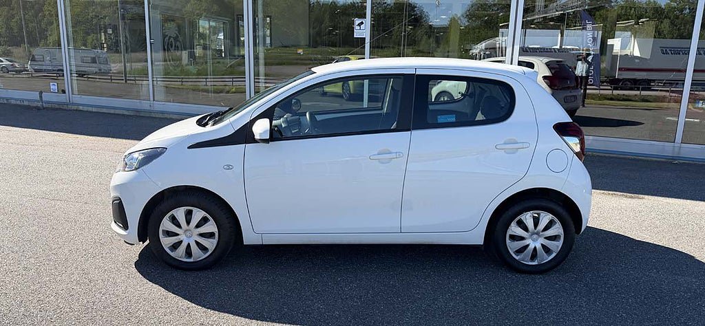 Vehicle Image 4