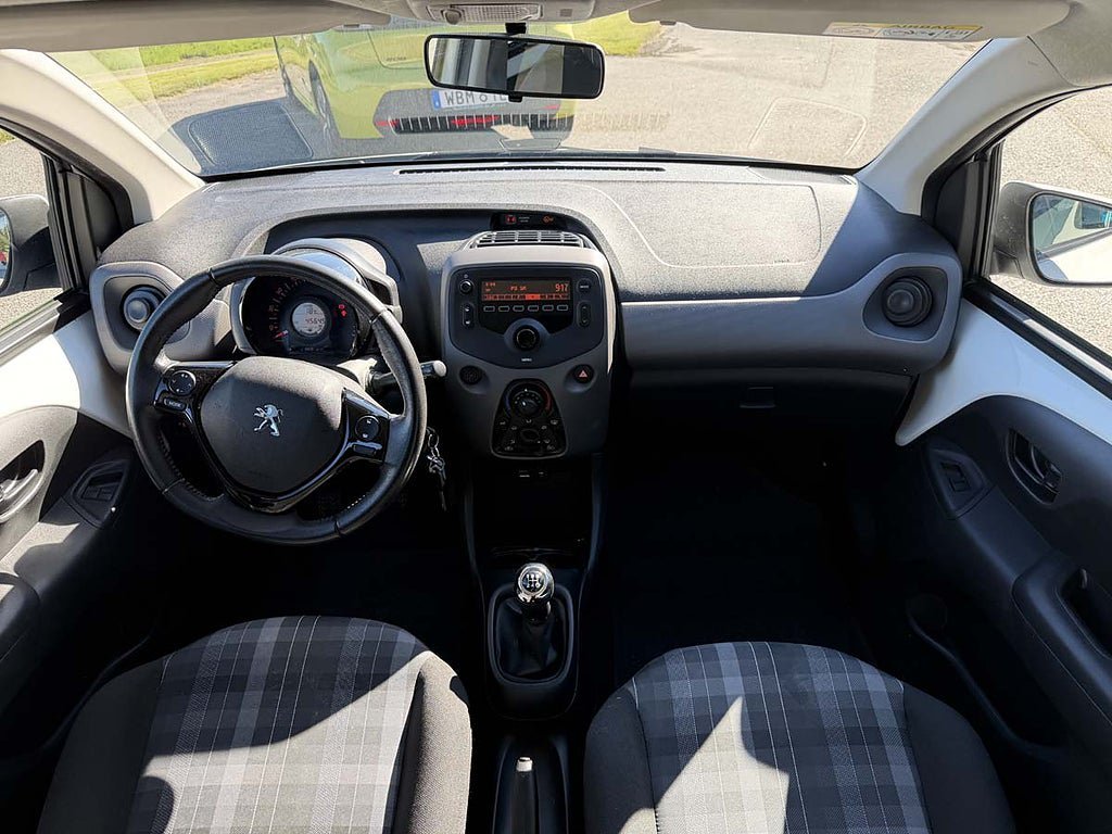 Vehicle Image 6