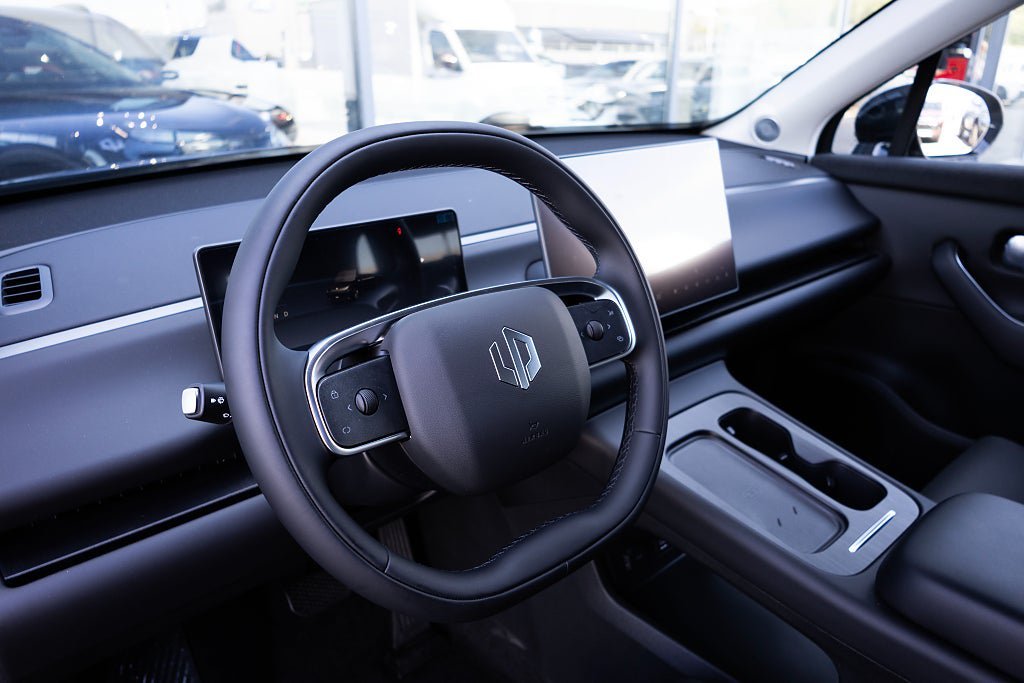 Vehicle Image 12