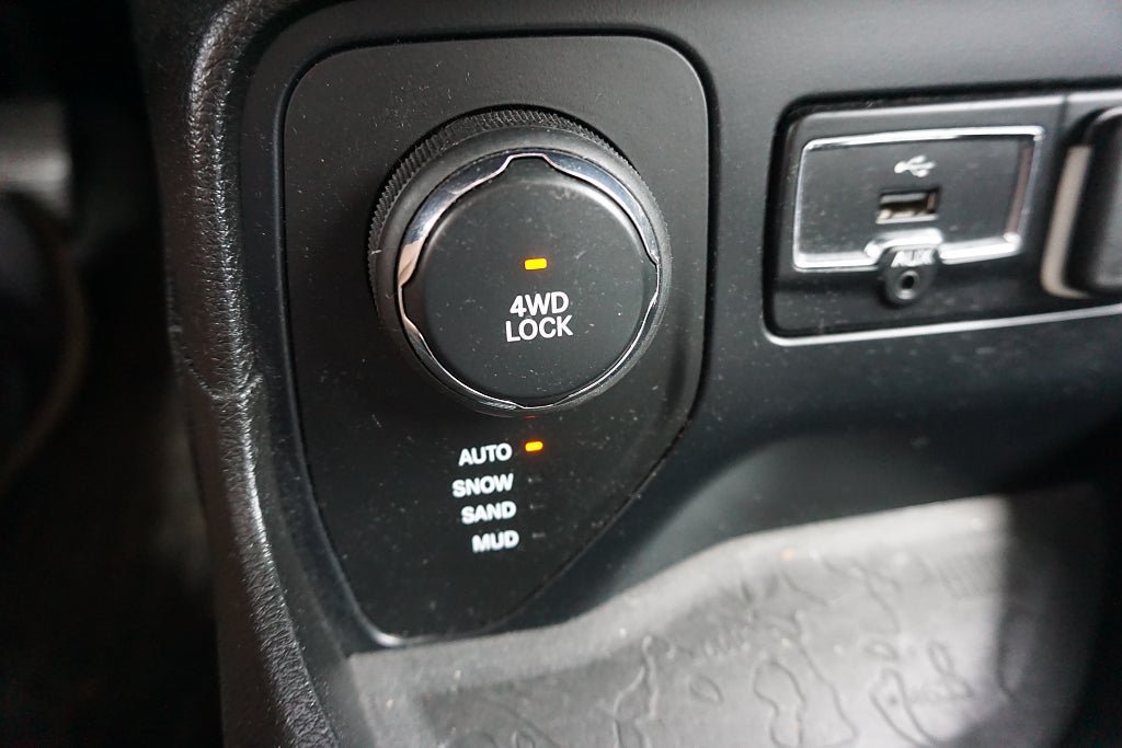 Vehicle Image 9