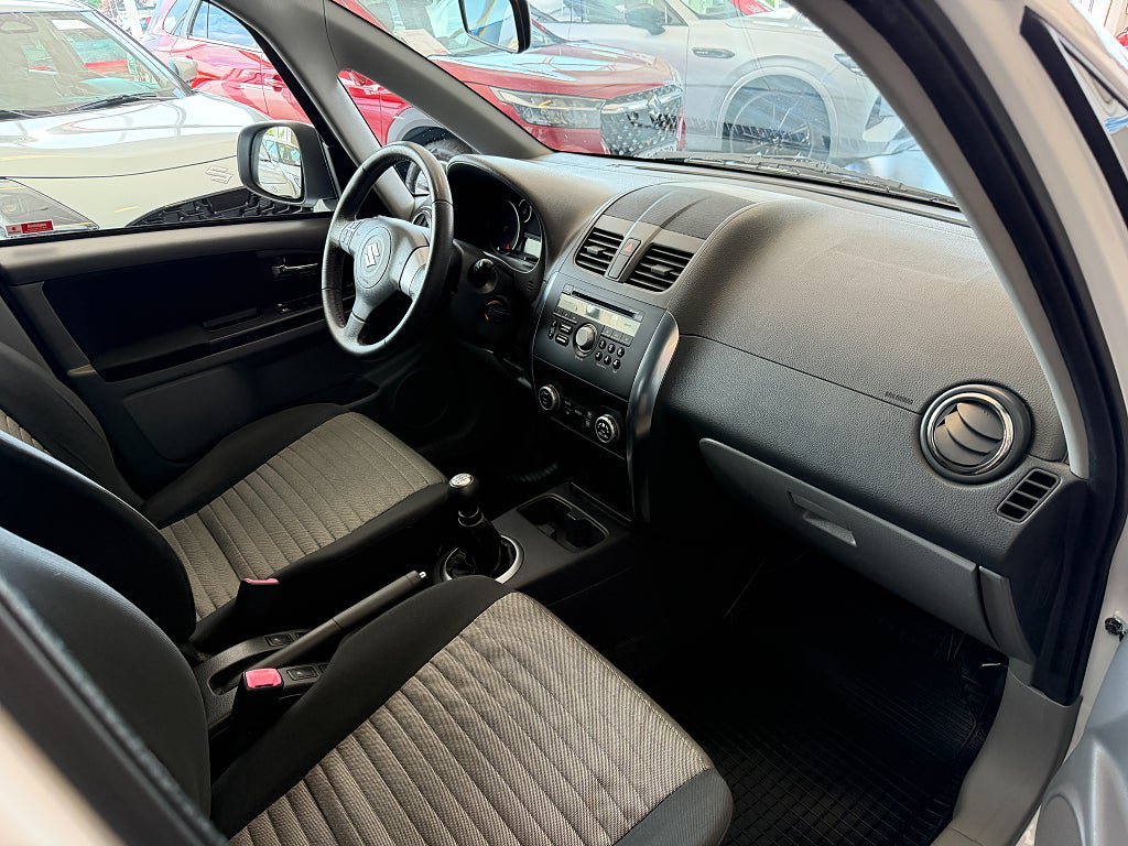 Vehicle Image 6