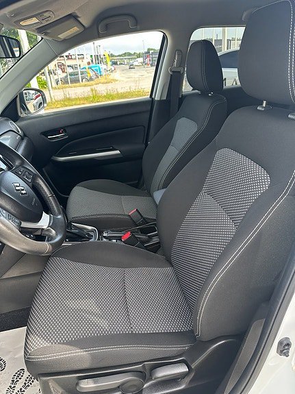 Vehicle Image 9