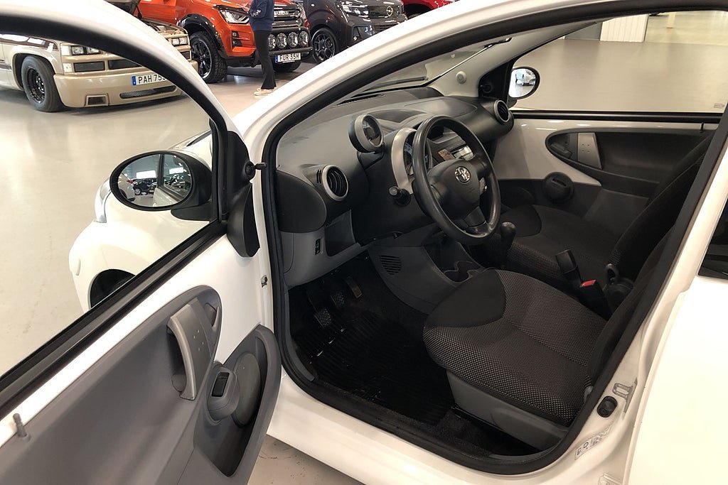 Vehicle Image 6