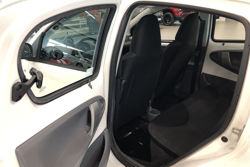 Vehicle Image 7