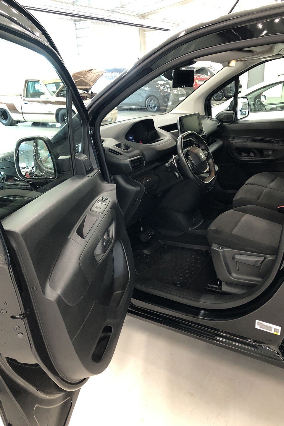 Vehicle Image 8