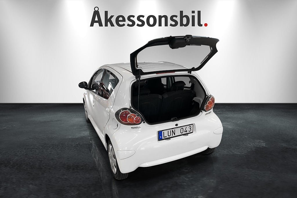 Vehicle Image 9