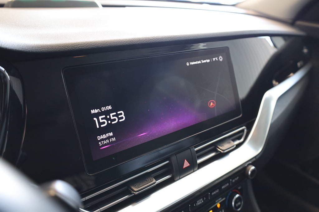 Vehicle Image 25