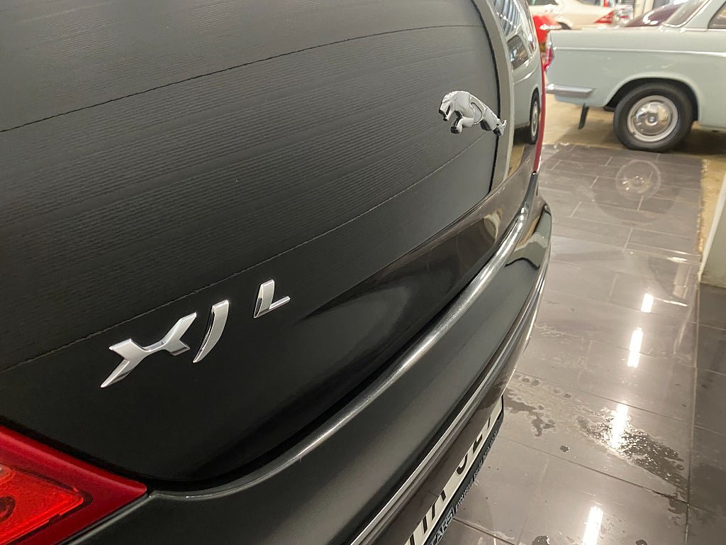 Vehicle Image 32