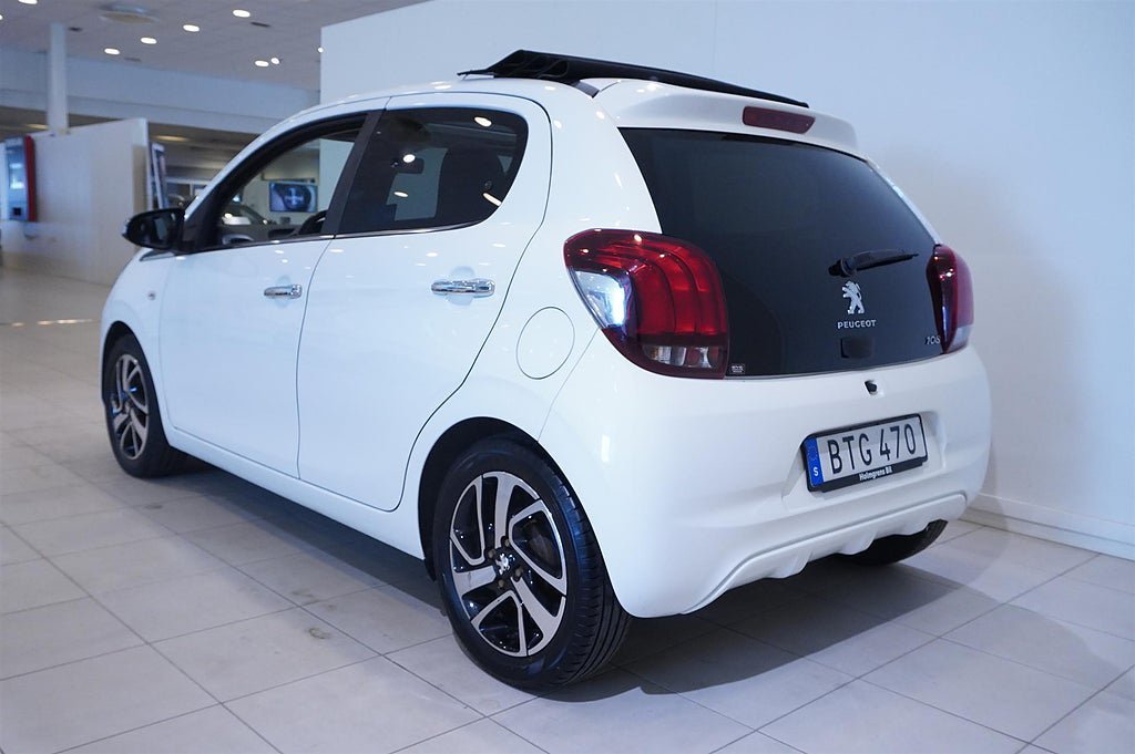 Vehicle Image 6