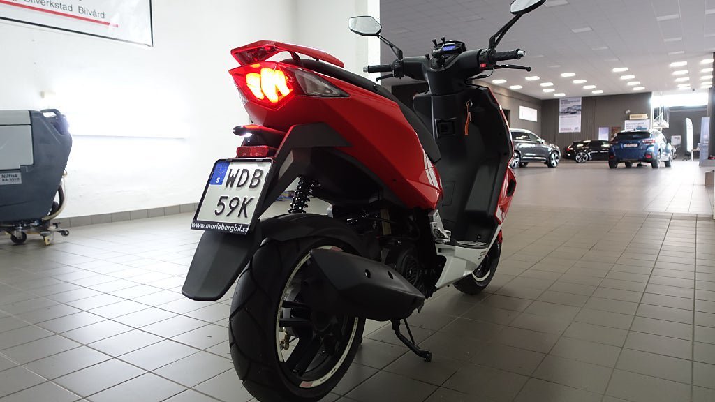 Vehicle Image 9