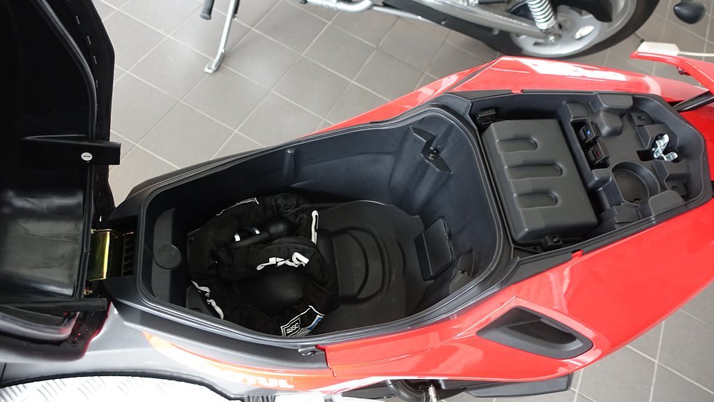 Vehicle Image 12