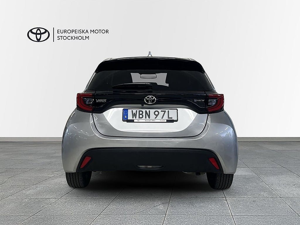 Vehicle Image 4
