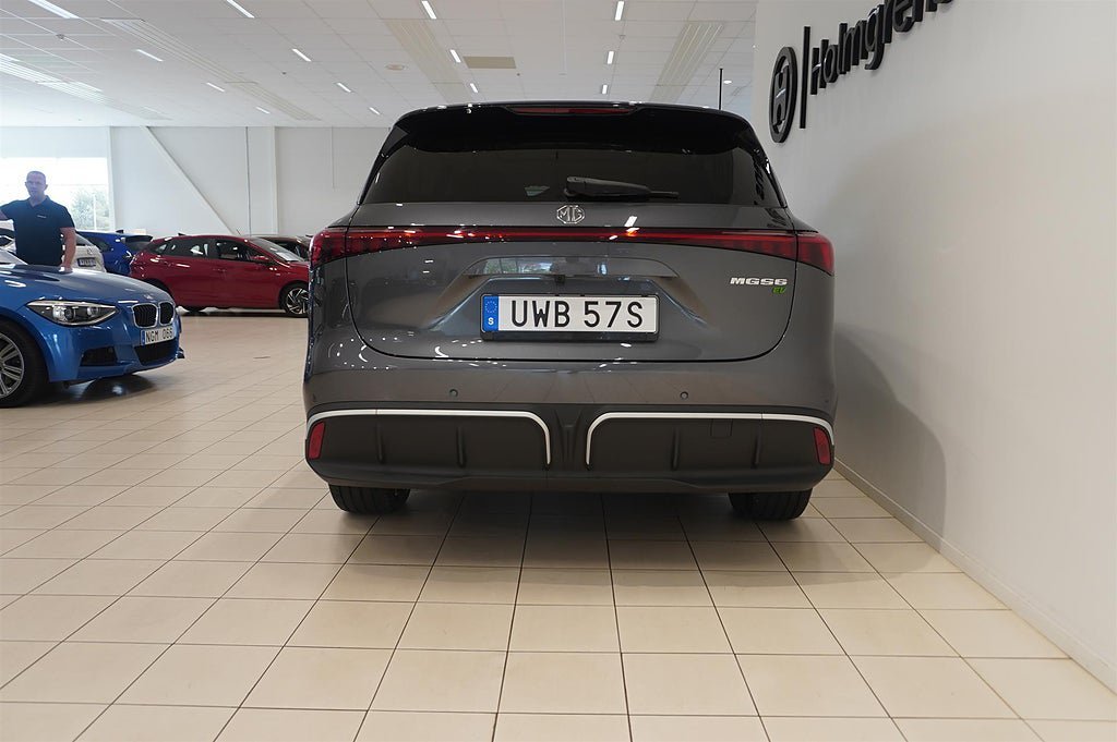 Vehicle Image 6