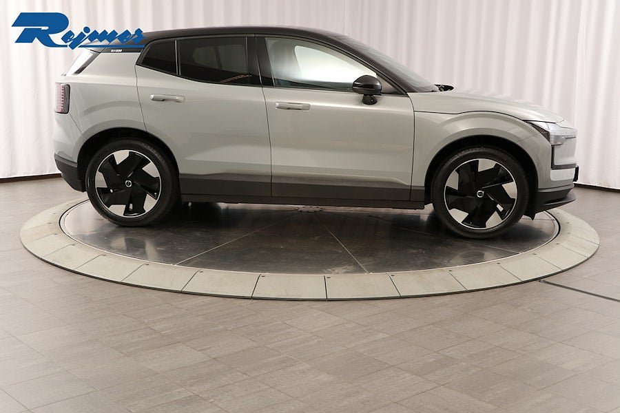 Vehicle Image 25