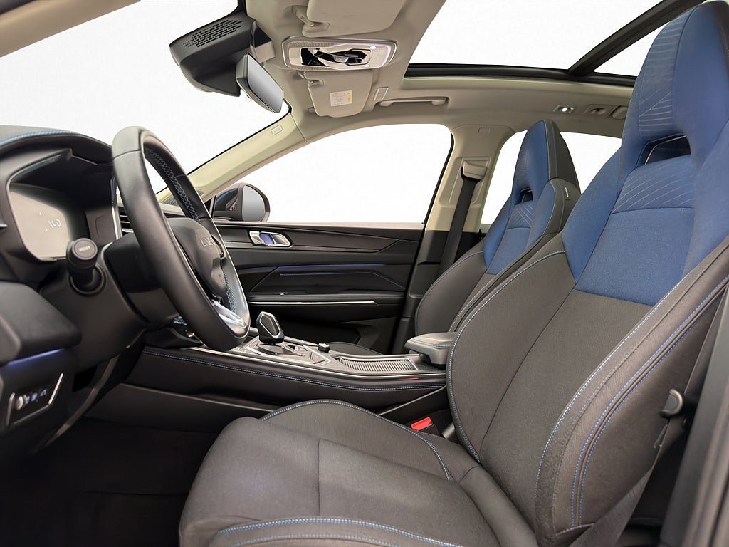 Vehicle Image 14