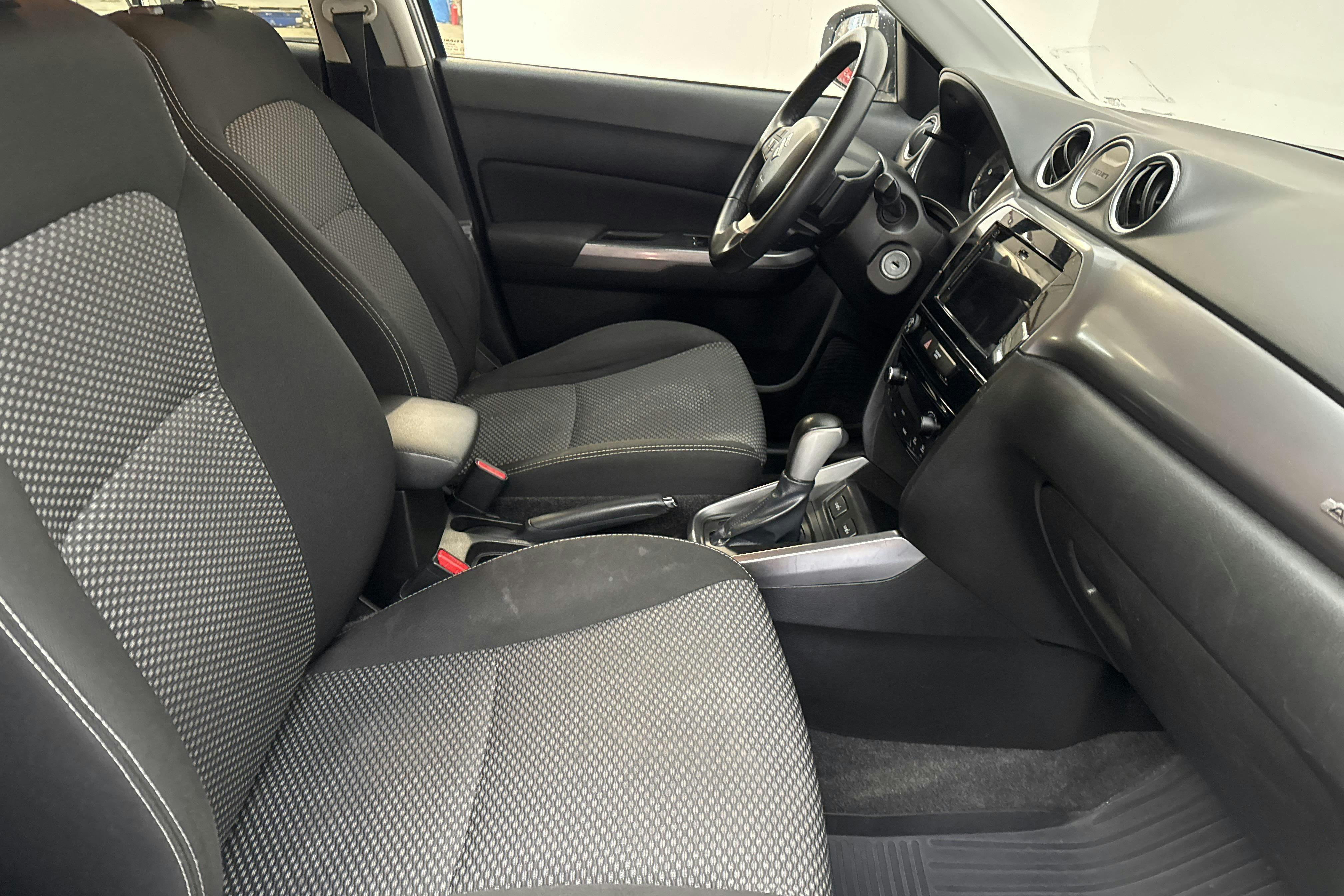 Vehicle Image 8