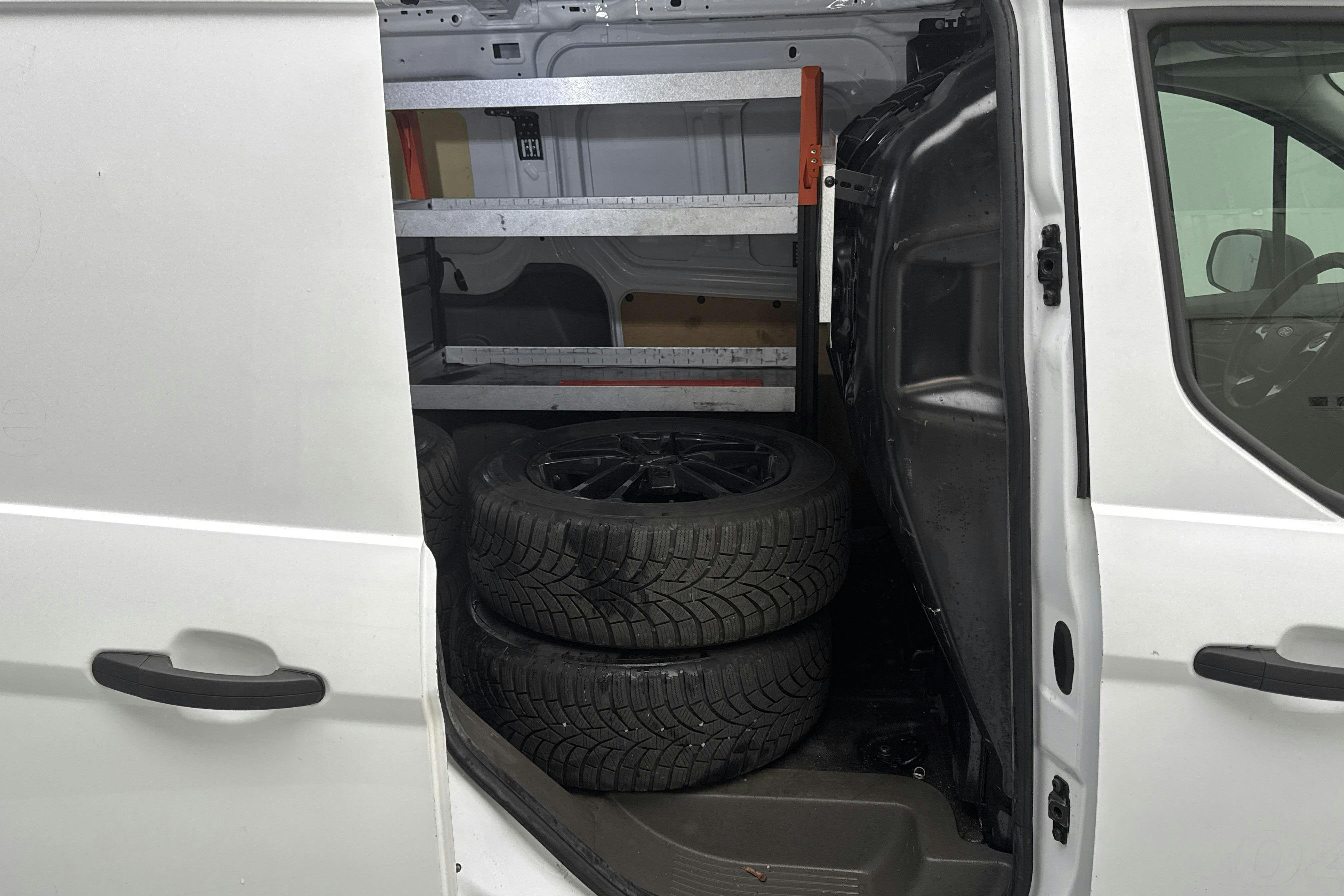Vehicle Image 8