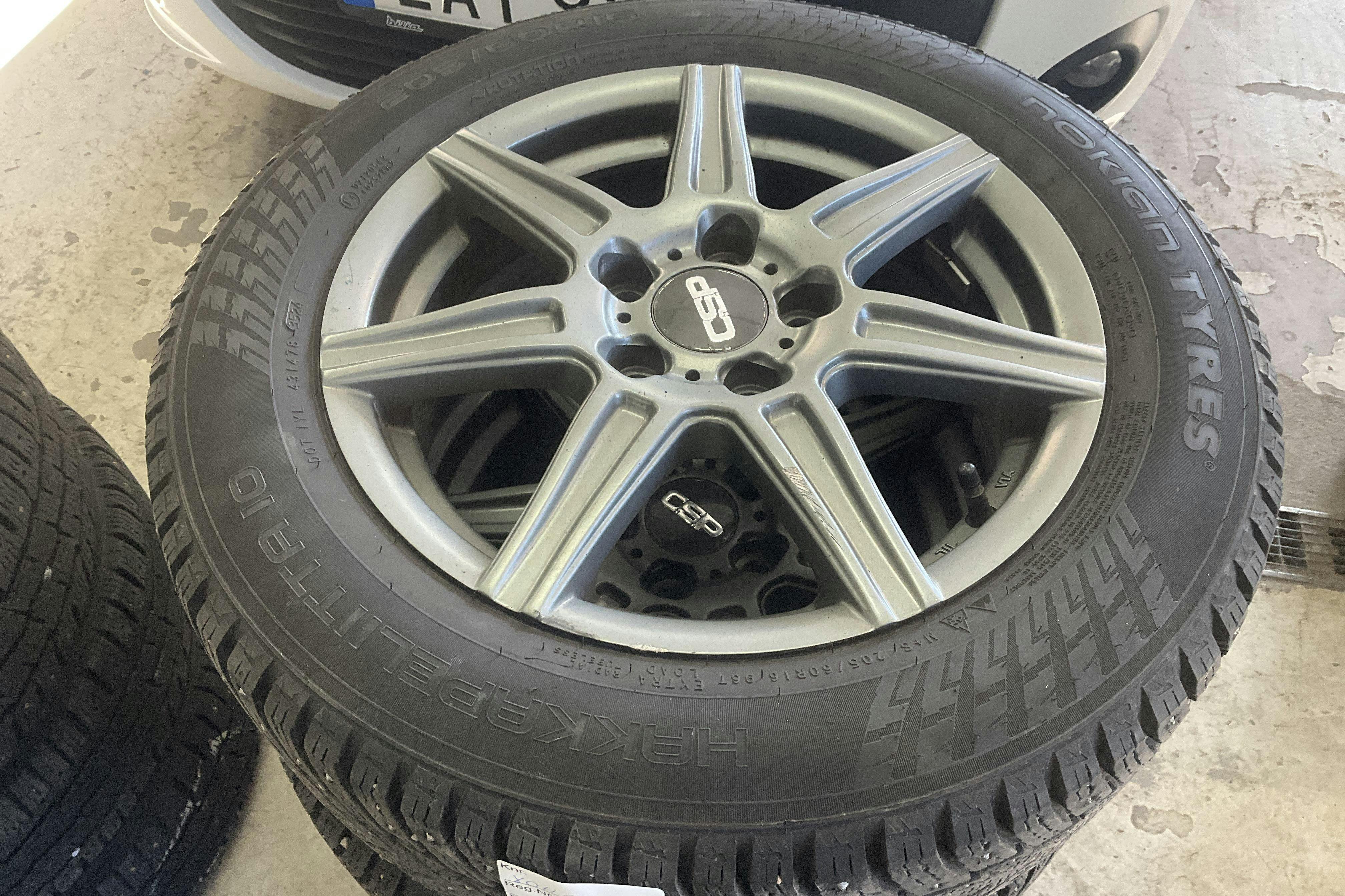 Vehicle Image 13