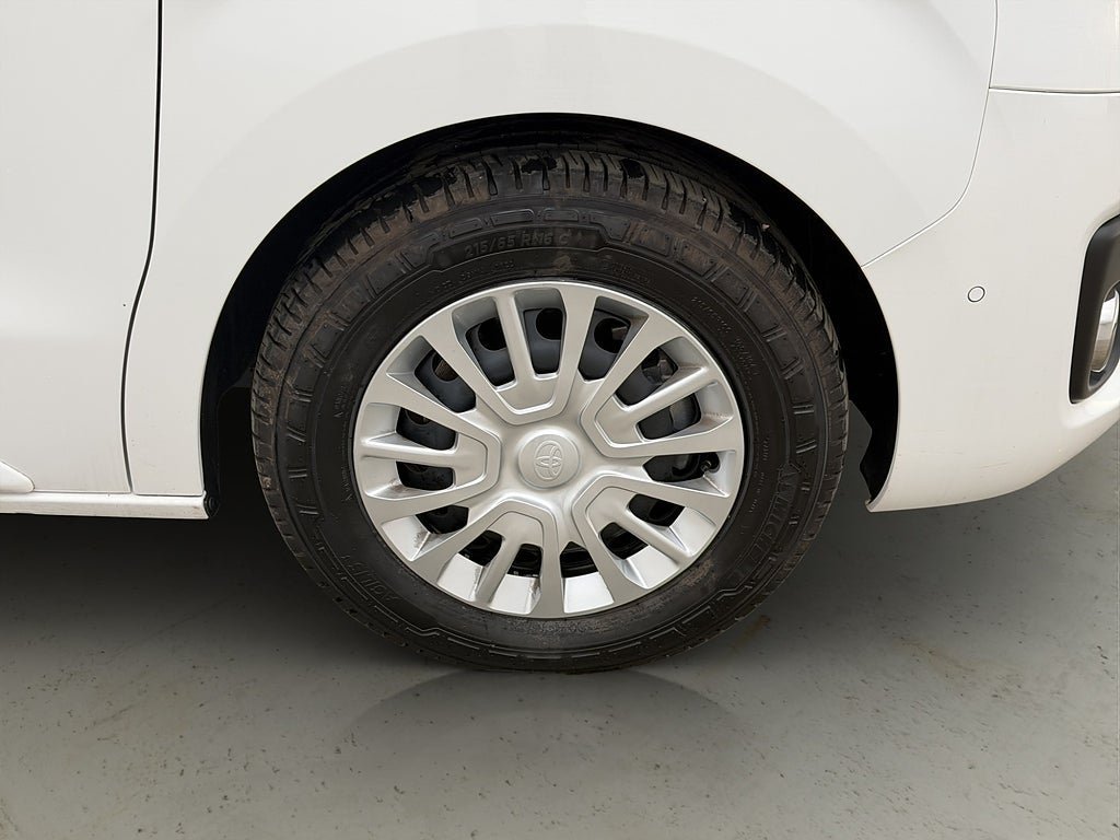 Vehicle Image 32