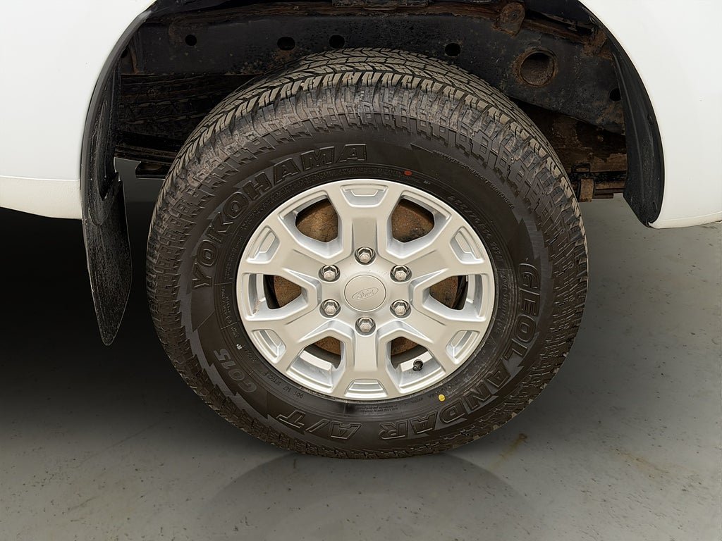 Vehicle Image 32
