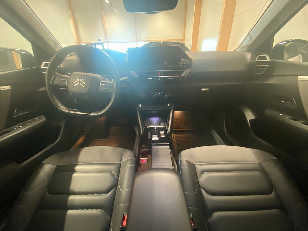Vehicle Image 10